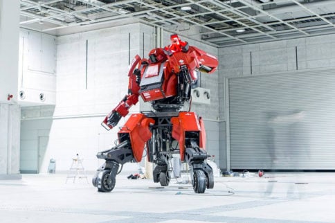 Video: Kuratas - The 13-foot, 5-ton Robot You Can Buy Now