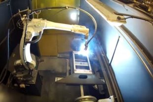 Video: The Robot Weld With B&W Trailer Hitches