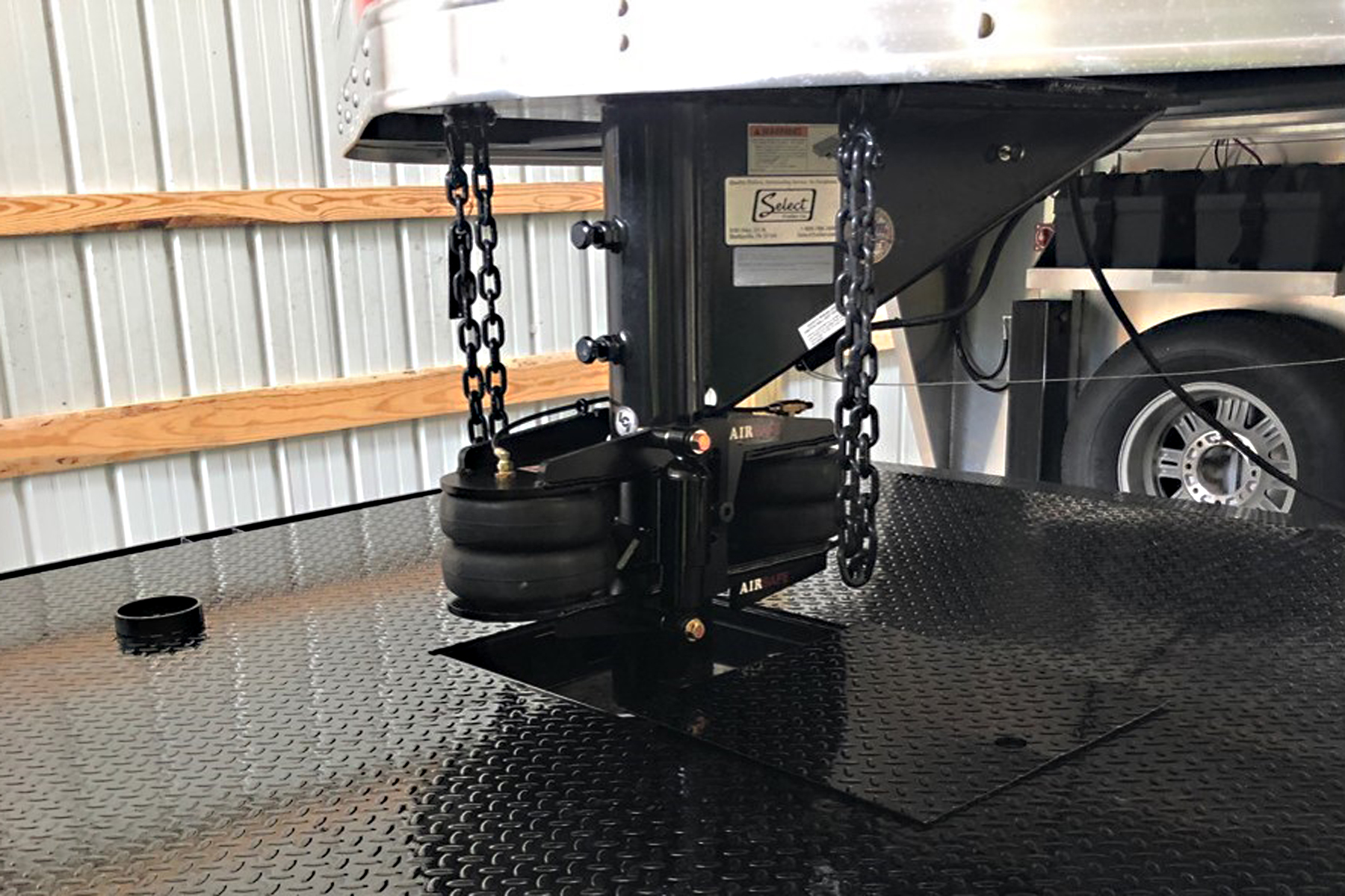 A Better Gooseneck Hitch To Make Towing Safer And Less Stressful