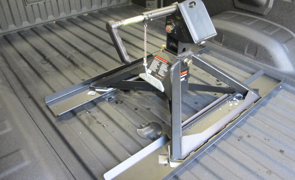 Curt CrossWing Hitch: Easily Making A Fifth-Wheel Connection